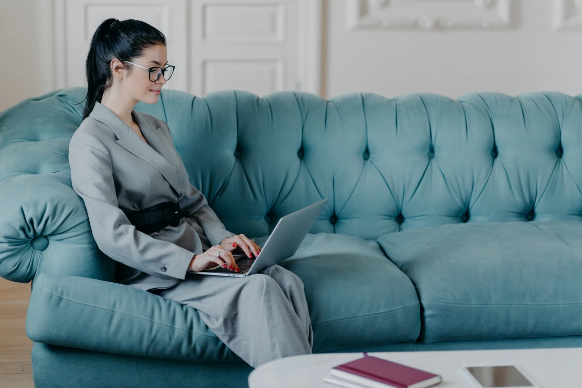 La révolution du travail à distance : Pourquoi les solutions de gestion d'équipe sont indispensables